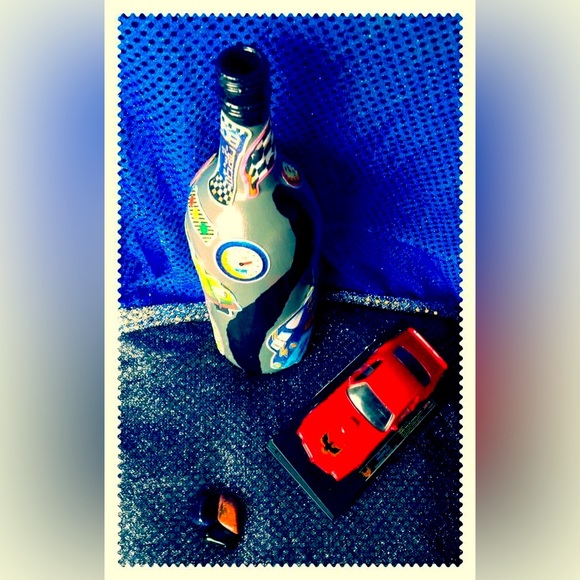 Hand Crafted The Cars Gypsy Bottle” 🏎️🚗🚙⛽️🚏🚥🚦Sporty Decor - Picture 5 of 7